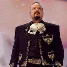 Así es como Pepe Aguilar factura con la palabra "Amooooor" de Ángela Aguilar