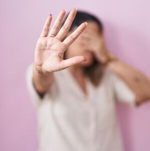 Así es cómo la violencia altera el cerebro femenino (Foto. Freepik)