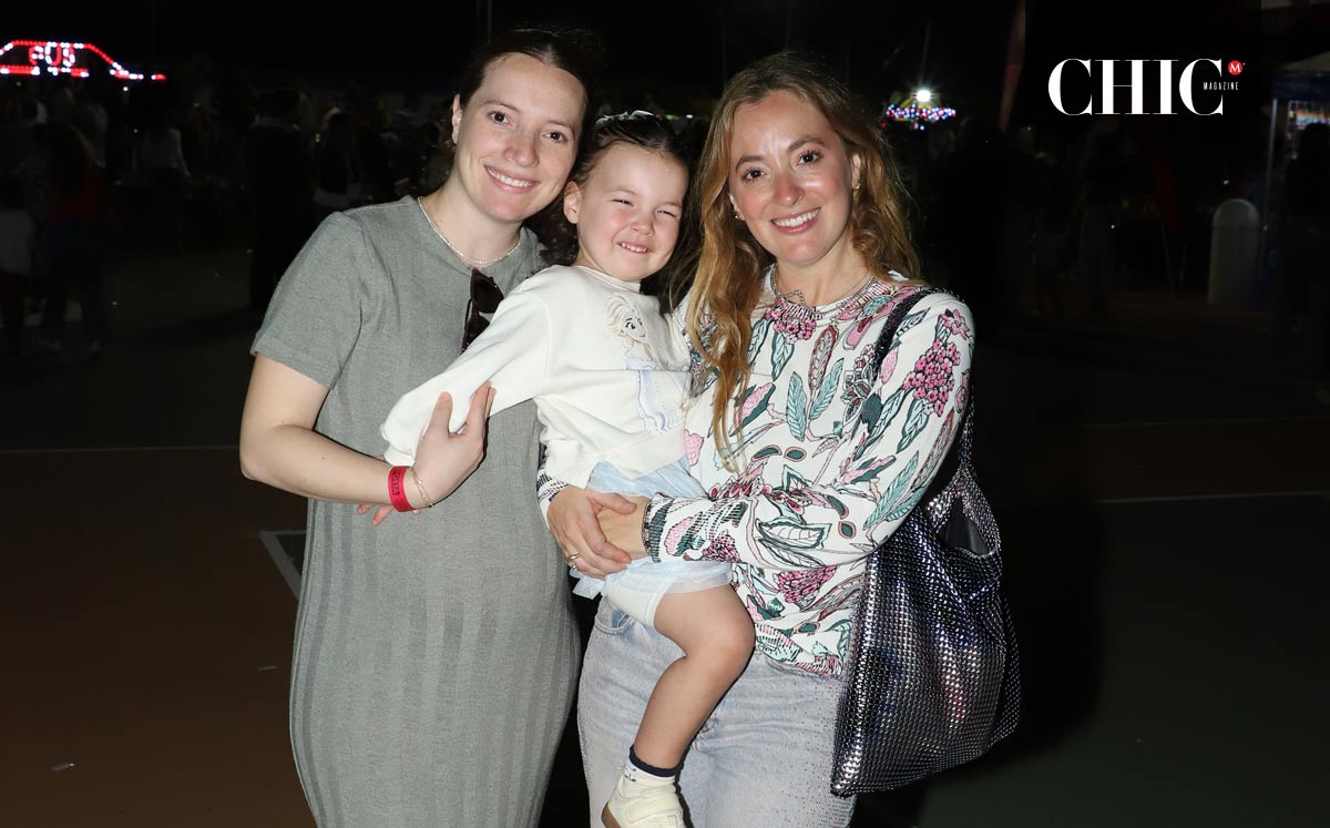 Mariana González, Sofía Cueva y Myrna González de Pérez-Salinas