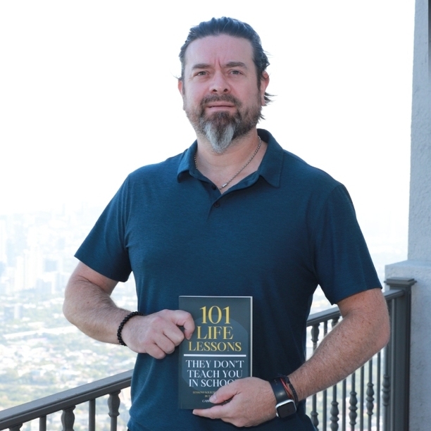 Con un enfoque directo y sin misticismo, Gabriel redefine la idea de la autoayuda moderna / Fotos: Roberto Alvarado