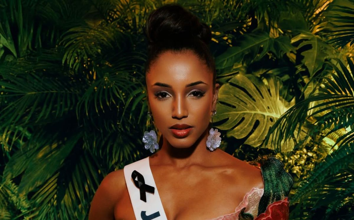Miss Jamaica sufrió una grave caída en Miss Universo y ahora señalan que fue “su culpa” (Instagram)