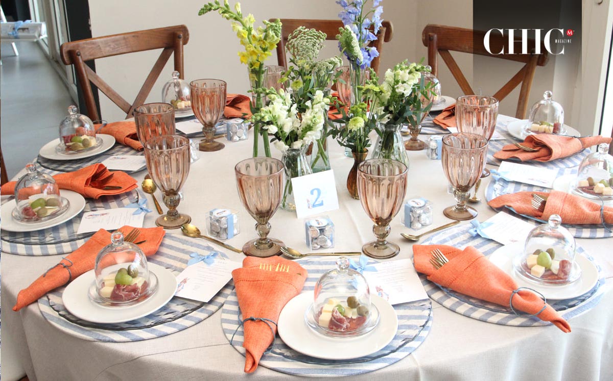 Las mesas lucieron una tierna decoración en tonos pastel