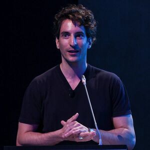 Él es Lorenzo Bertelli, el heredero de Prada que liderará Versace tras su compra (Foto: Getty Images)