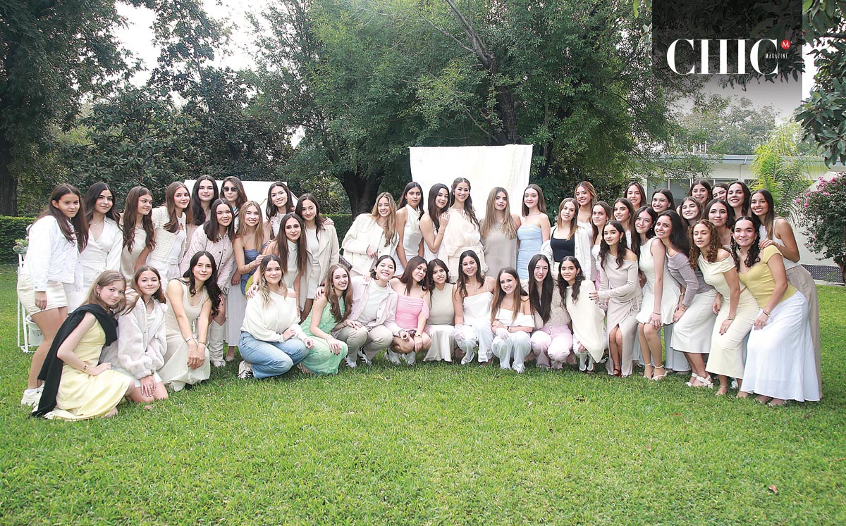 Lisa junto a sus mejores amigas