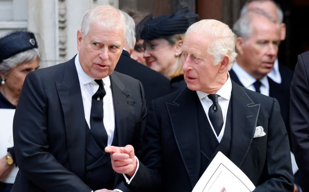 El Rey Carlos III ha retirado oficialmente los últimos honores reales a su hermano, Andrew Mountbatten‑Windsor (Foto: Getty Images)