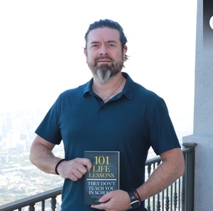 Con un enfoque directo y sin misticismo, Gabriel redefine la idea de la autoayuda moderna / Fotos: Roberto Alvarado