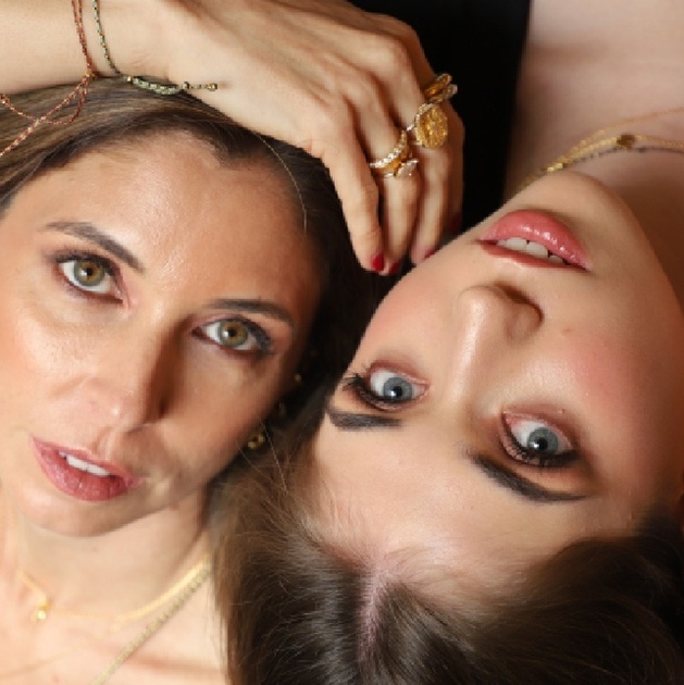 Mónica Sada y sus hijas dan vida a Sorela, un proyecto de intención y estilo. / Foto: Daniel Saldívar