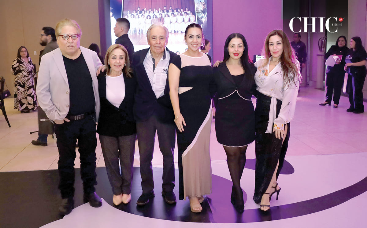 Rolando Sandoval, Gloria Sandoval, José Víctor Sandoval,  Alexandra Sandoval, Mónica Luengas y Carolina Luengas