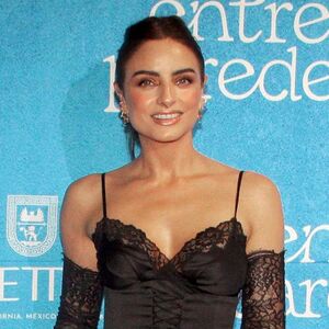 Aislinn Derbez regresó a redes con un mensaje que hizo llorar a quienes la escucharon durante un retiro emocional (Getty Images)