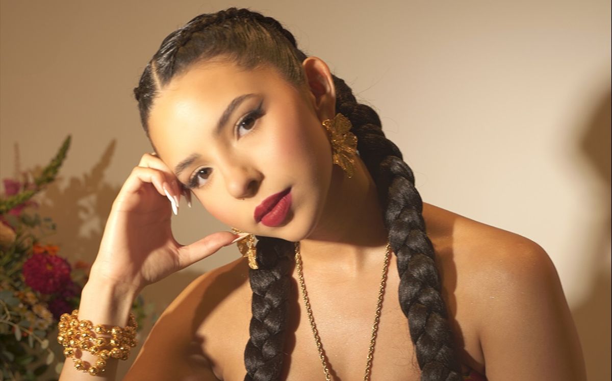 Ángela Aguilar adoptó un tono más lento y reflexivo tras la ola de odio, mostrando una faceta más madura en sus entrevistas (Instagram)