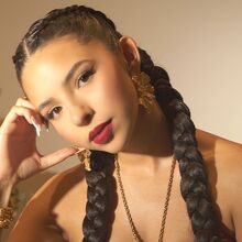 Ángela Aguilar adoptó un tono más lento y reflexivo tras la ola de odio, mostrando una faceta más madura en sus entrevistas (Instagram)