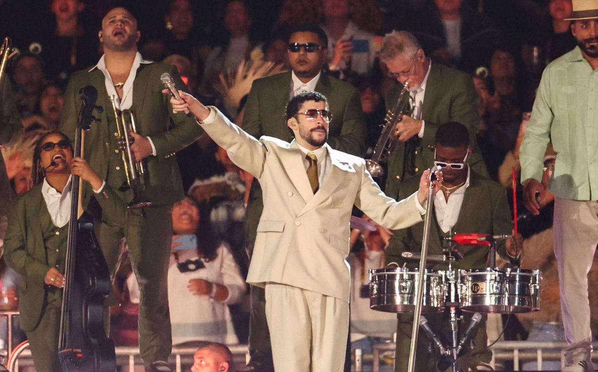 Bad Bunny sufre caída en su primer concierto en México; así fue el momento (Foto: Reuters)