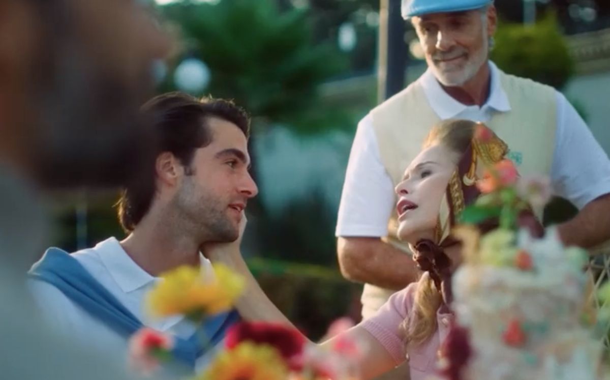 Madre del exnovio de Belinda en "Heterocromía" (YouTube)