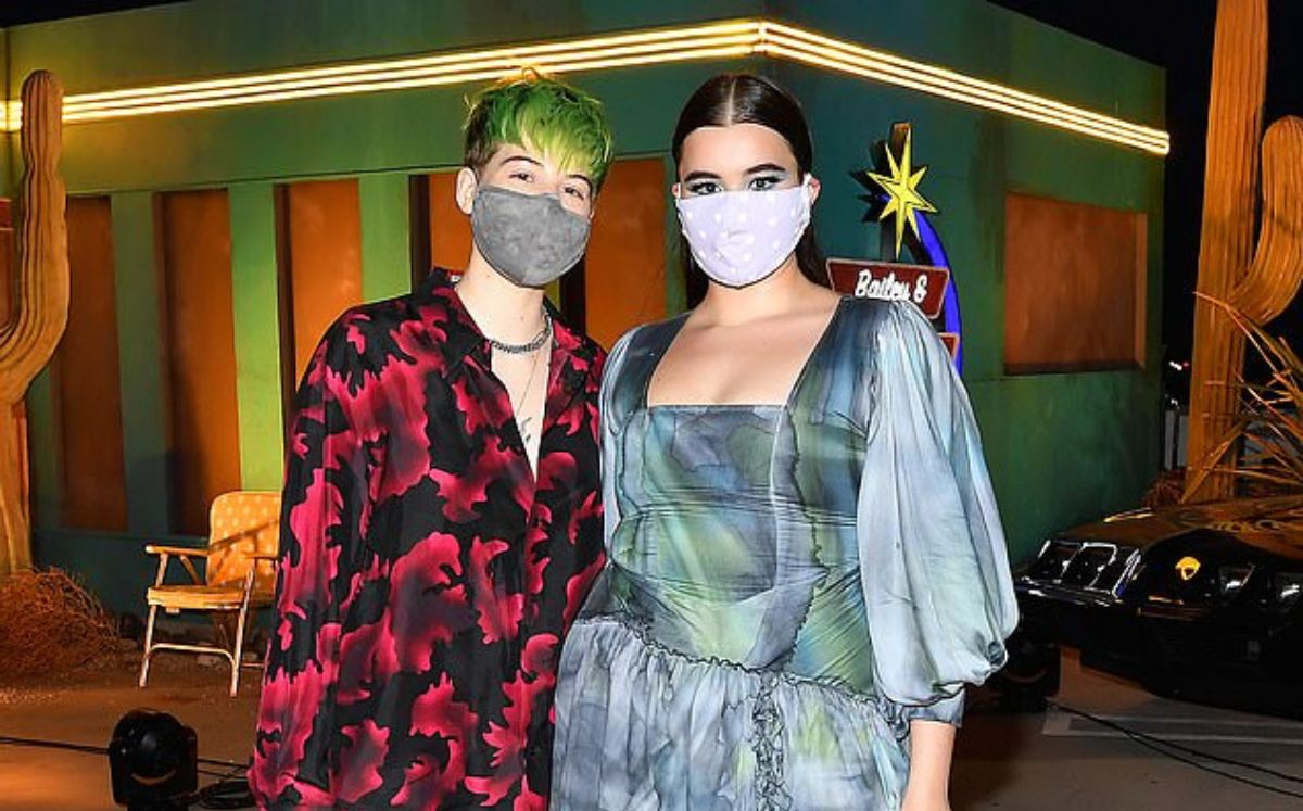 Elle Puckett con Barbie Ferreira (Getty Images)