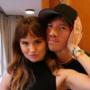 Debby Ryan compartió el emotivo nacimiento de su primer bebé con Josh Dun (Instagram)