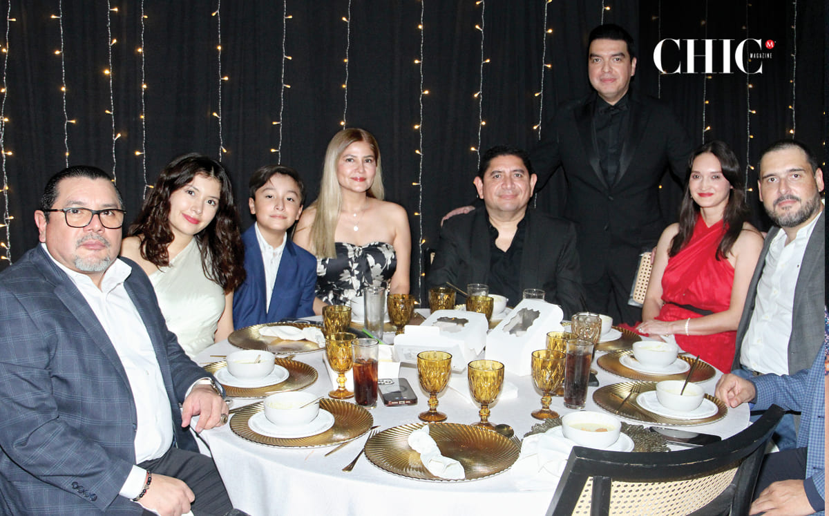 Humberto Sánchez, Sofía Sánchez, Humberto Sánchez Jr, Karina González, Sócrates Barrera, Adrián Fuentes, Edna Derrmith y Eduardo Vazquez Mora