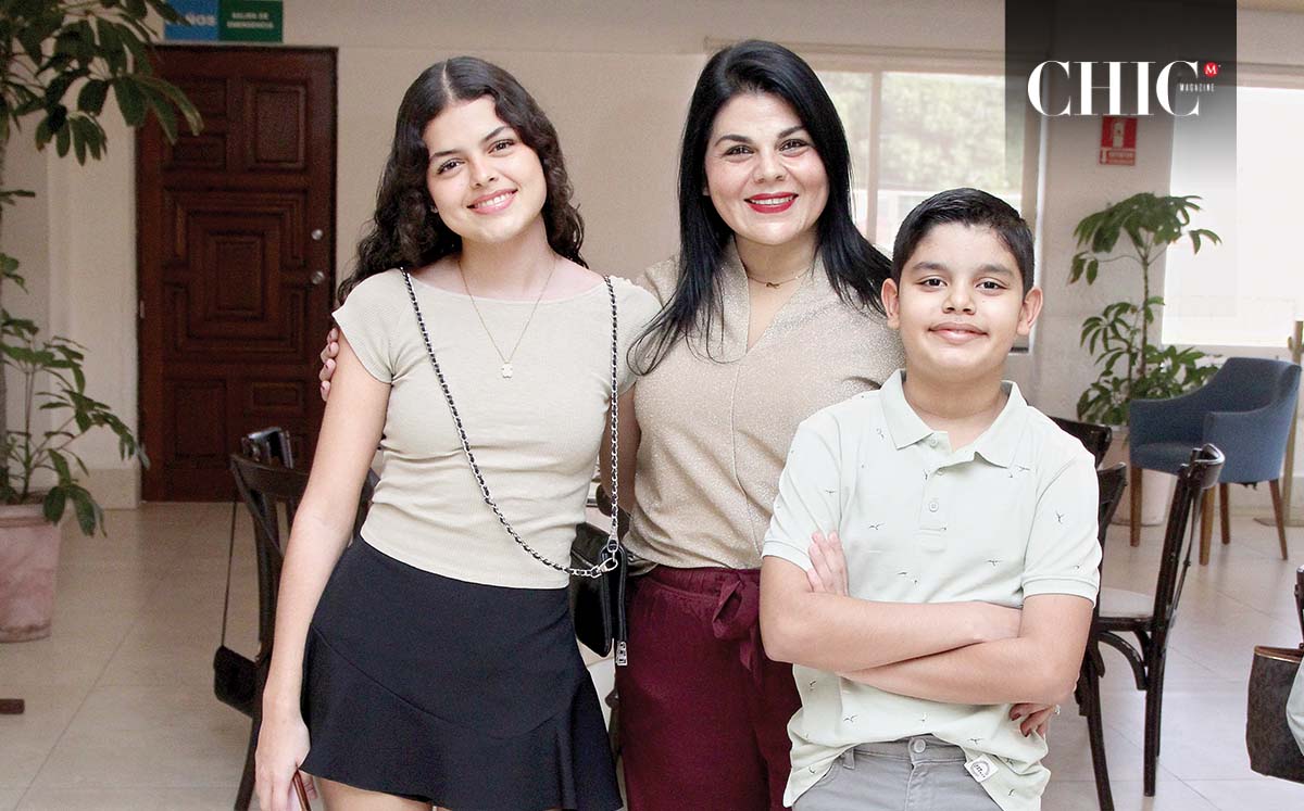 Janet González, Janet Zarate y Alejandro González