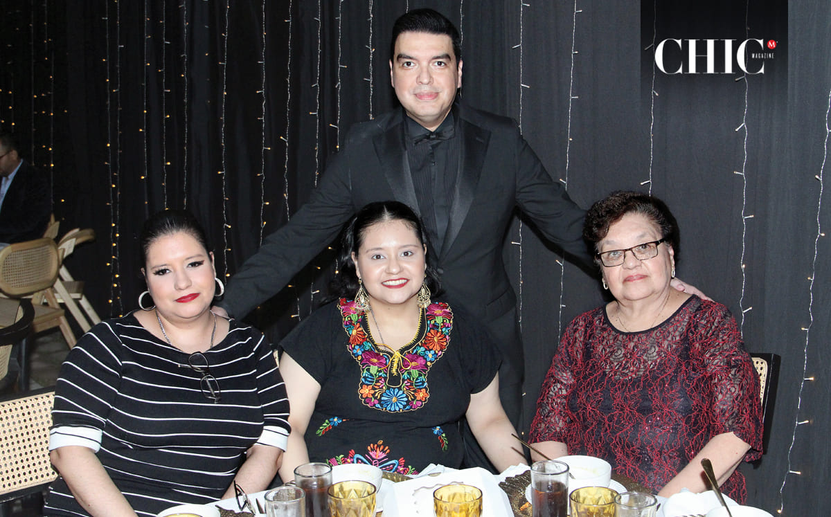 María Del Rosario Fuentes, Adrián Fuentes, Rosario De Fátima y María De Guadalupe Ortega
