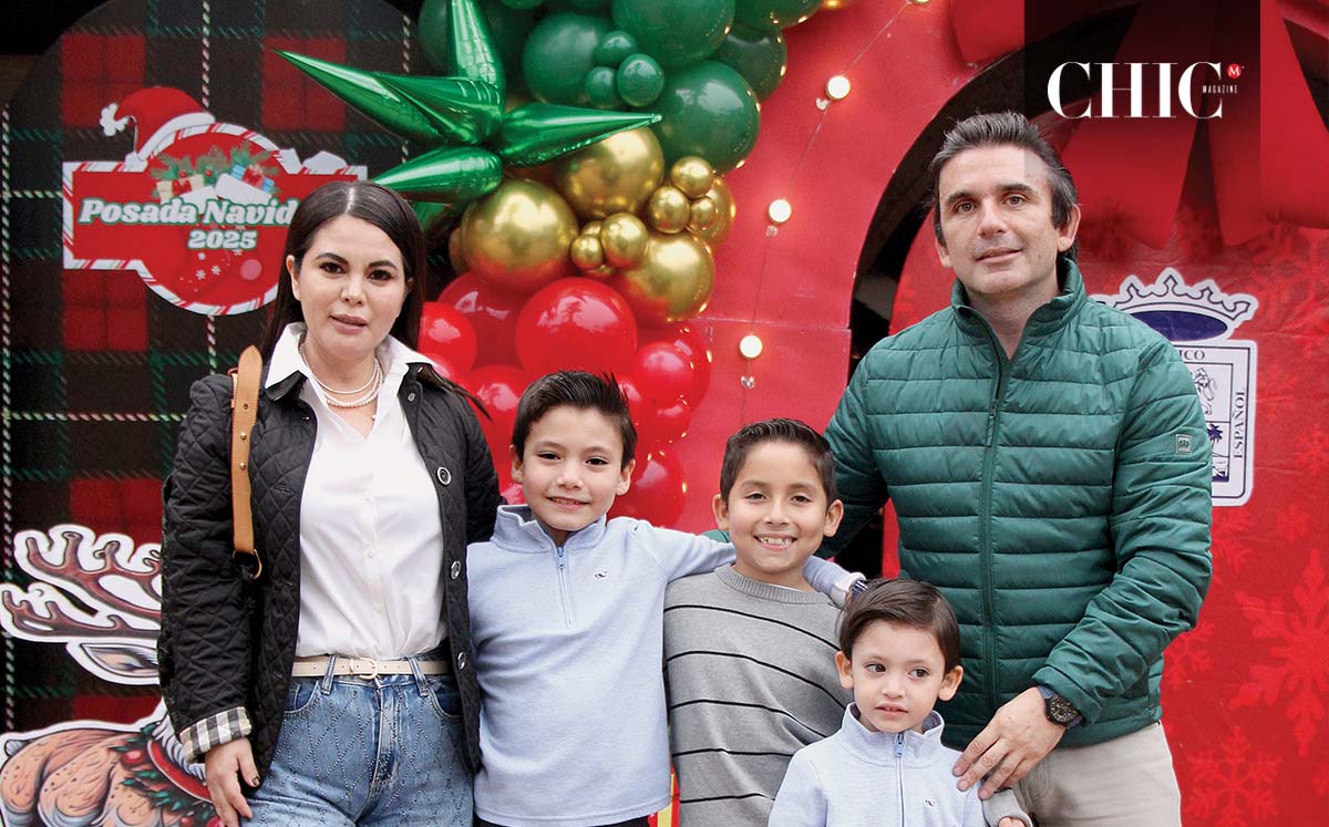 Montserrat de Arias, Andres Arias, César Antonio Chávez, Alejandro Arias y Andres Arias