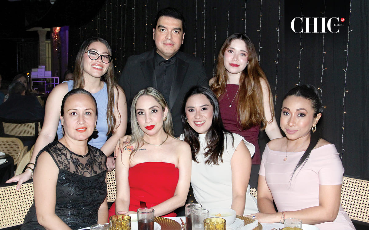 Zamira Purata, Adrián Fuentes, Claudia Ramírez, Karla Contreras, Silvia Acevedo, Leslie Robles y Hannia Ramírez