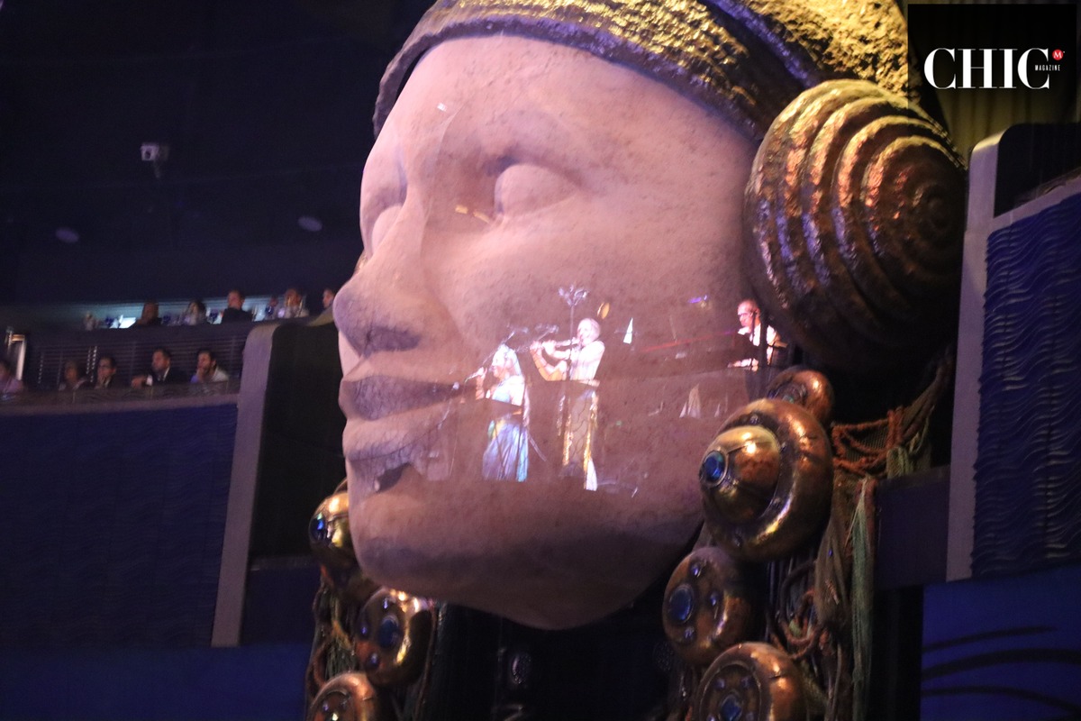 El agua se convierte en protagonista con actos acuáticos que desafían la gravedad y el movimiento.(Cortesía)