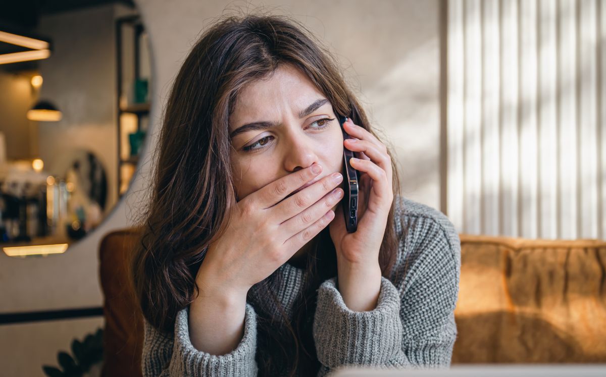 Colgar una llamada spam en silencio puede aumentar futuras estafas (Freepik)