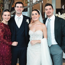 Alejandra Graza, los novios y Jorge Junco / Foto: VGS Photography