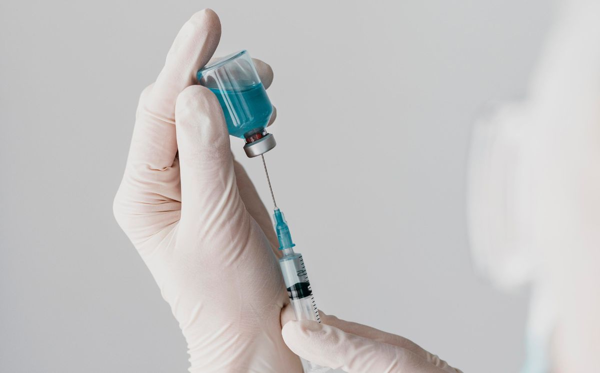 Conoce los efectos secundarios de la vacuna contra la gripe H3N2 (Freepik)