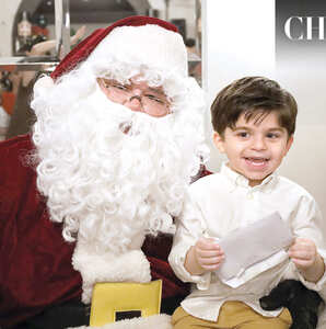 Mon Maron junto a Santa Claus