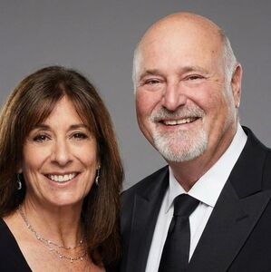 El forense de Los Ángeles confirmó la causa de muerte de Rob y Michele Reiner (IA)