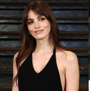 El impresionante antes y después de Lux Pascal, la hermana de Pedro Pascal que protagoniza "Miss Carbón" (Foto: Canal 13/Instagram)