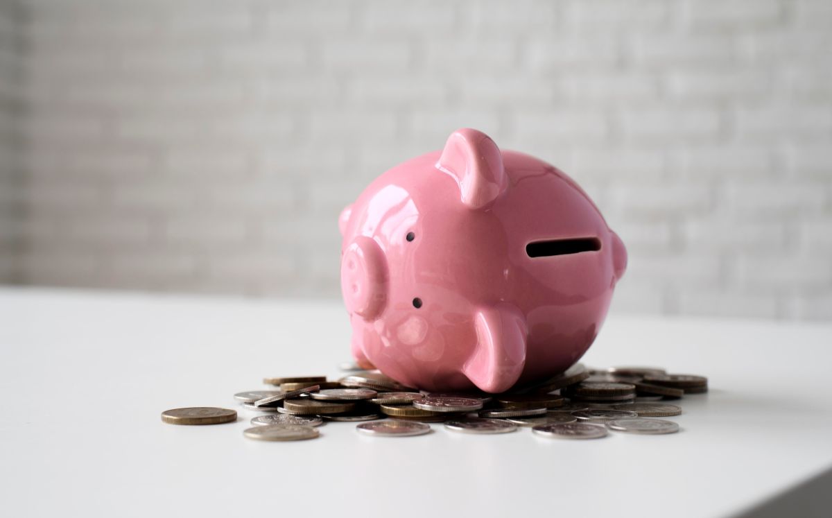 Guía práctica y realista para ahorrar 50 mil pesos en 100 días y aprender a usar ese dinero de forma inteligente (Freepik)