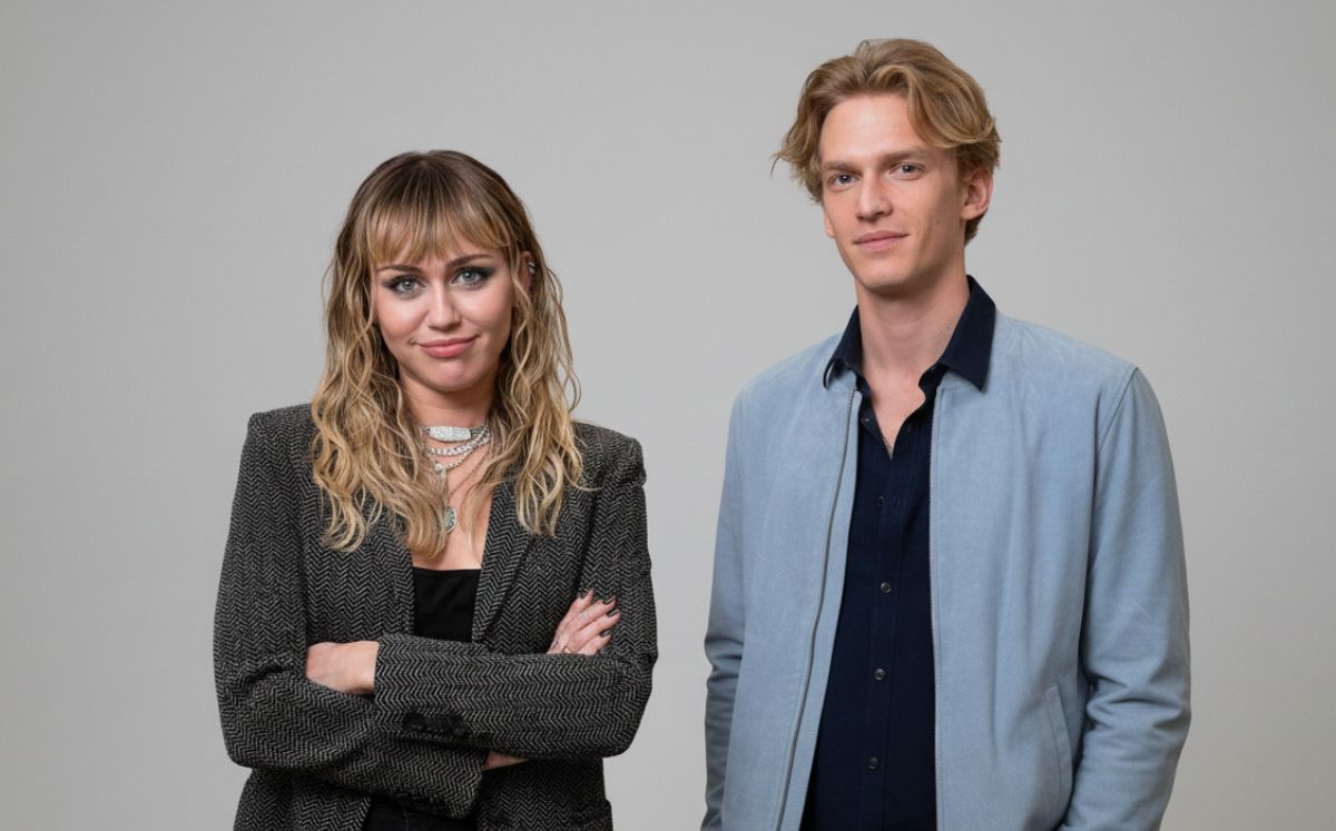 Cody Simpson sorprende con una canción llena de referencias a Miley Cyrus justo después de su compromiso (IA)