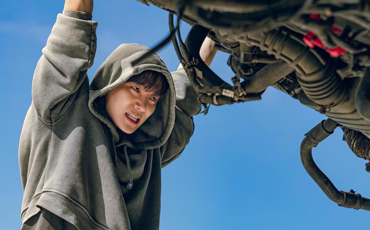 Lee Jun-ho como Kang Sang-ung (Netflix)