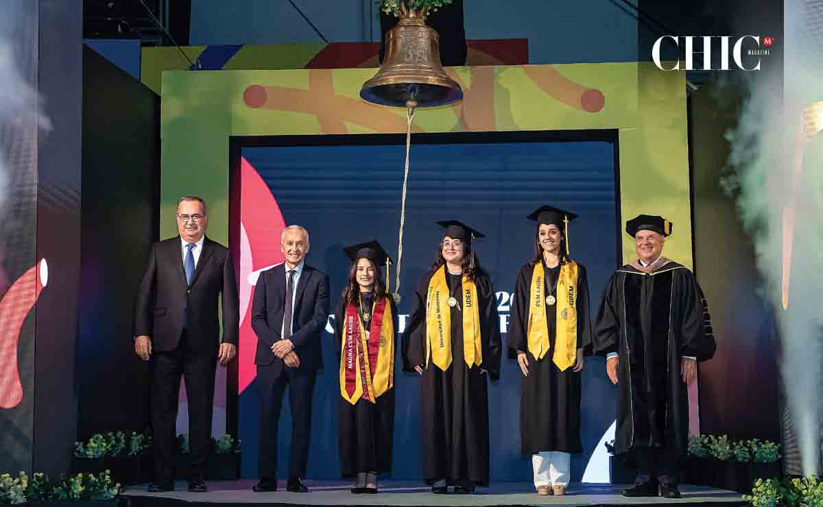Álvaro Fernández, presidente de Consejo de la UDEM; Jorge Ramos, orador; Abril Paul, Daniela Villarreal, Natalia Zertuche y Mario / Fotos: Omar Valdez