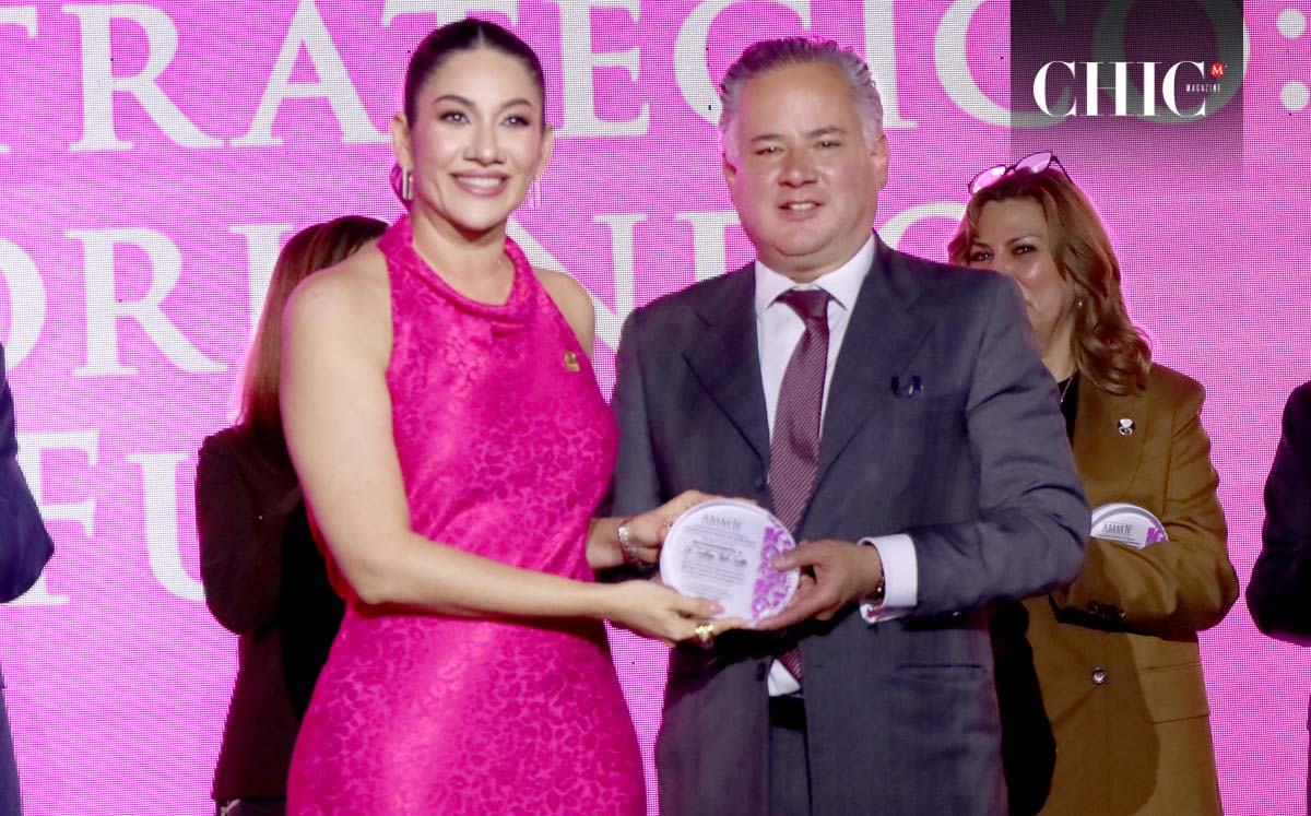 Lorena Rivera en la entrega de reconocimientos