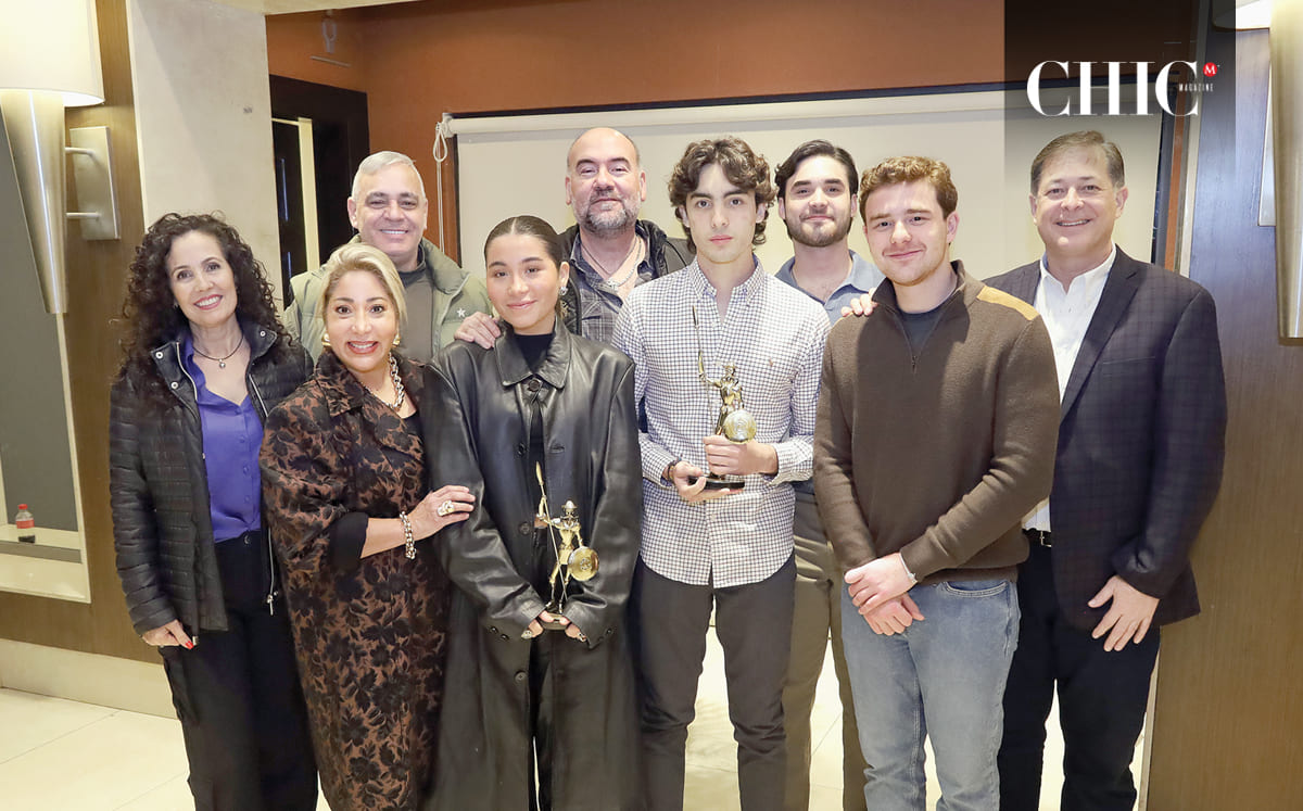 Amparo Salazar, Carlos Guzmán, Maritoni Martínez, Maritoni Naranjo, Gerardo Naranjo, Rodrigo Guzmán, Mateo Guzmán, Alejandro Guzmán Y Alejandro Guzmán