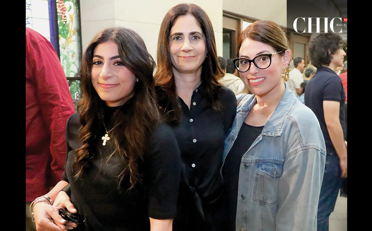 Ivonne Feres, Ivonne Chevaile y Karen Lee