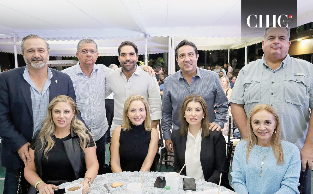 Leandro Elizondo, José Luis Herrera, Antolin Sierra, José Elizondo, Marco Carrillo, Andrea Leal, Miriam Govela, Tete Willis y Silvia de Carrillo