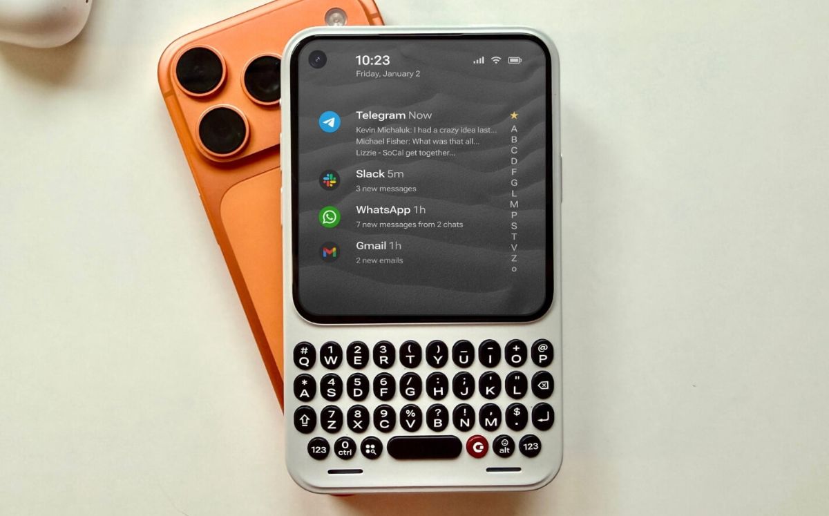Clicks Communicator revive el teclado físico en un celular este 2026 (Foto: Instagram)