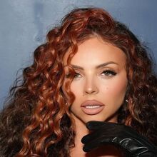 La exintegrante de Little Mix reveló que sus gemelas de 8 meses fueron diagnosticadas con esta enfermedad (Instagram)