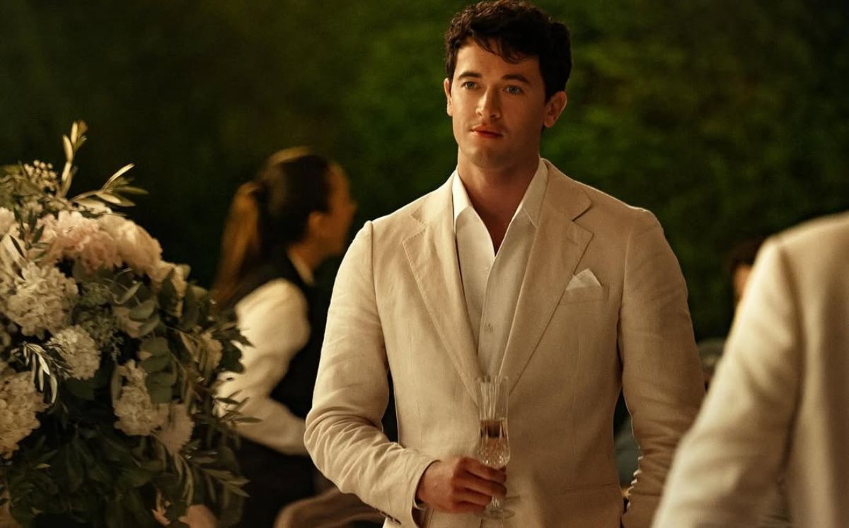 Tom Blyth como Alex en "Gente que conocemos en vacaciones" (Foto: Netflix)