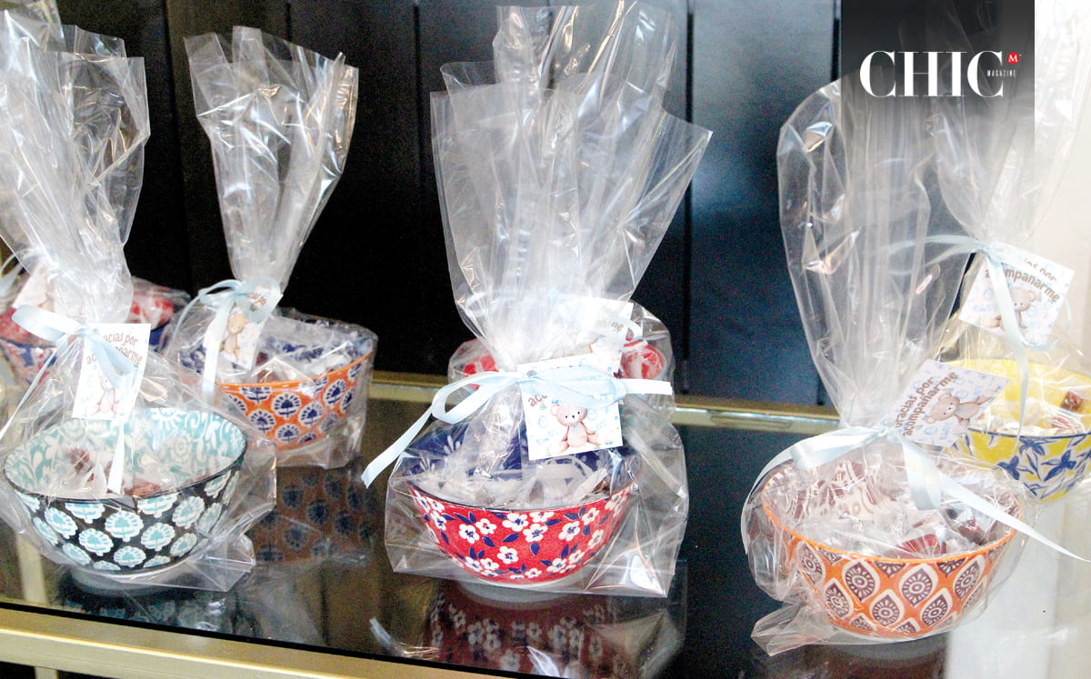 Al finalizar las invitadas recibieron unos tazones decorados que contaban con chocolate dentro de el
