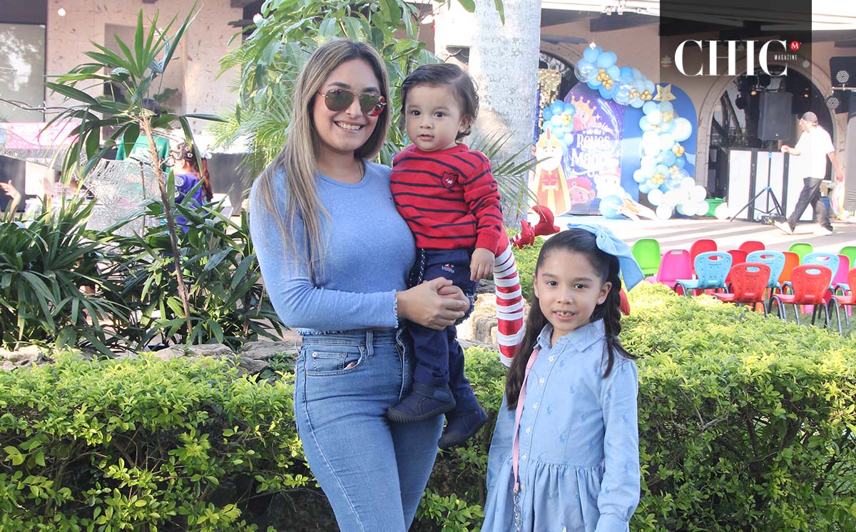 Franllely de Villarreal, Alexander Villarreal y Ximena Villarreal