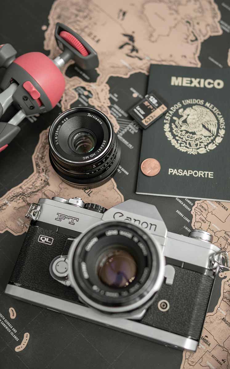 Las personas mayores de 60 años reciben 50 por ciento de descuento en este trámite. (Foto: Pexels)