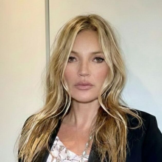 Los jeans rectos serán el básico definitivo de 2026 como los usaba Kate Moss (Instagram/IA)