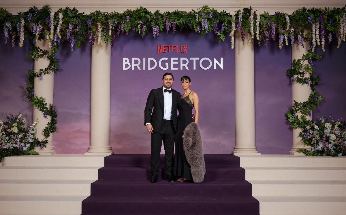 Así fue el look de Ale Capetillo en la premiere de “Bridgerton” (Foto: Cortesía)