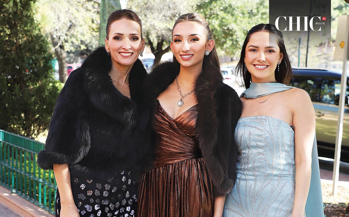Mónica Morales de Fernández, Daniela Fernández y Valeria CavazoS