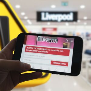 Usuarios reportan correos falsos que suplantan a Liverpool y prometen regalos (IA)