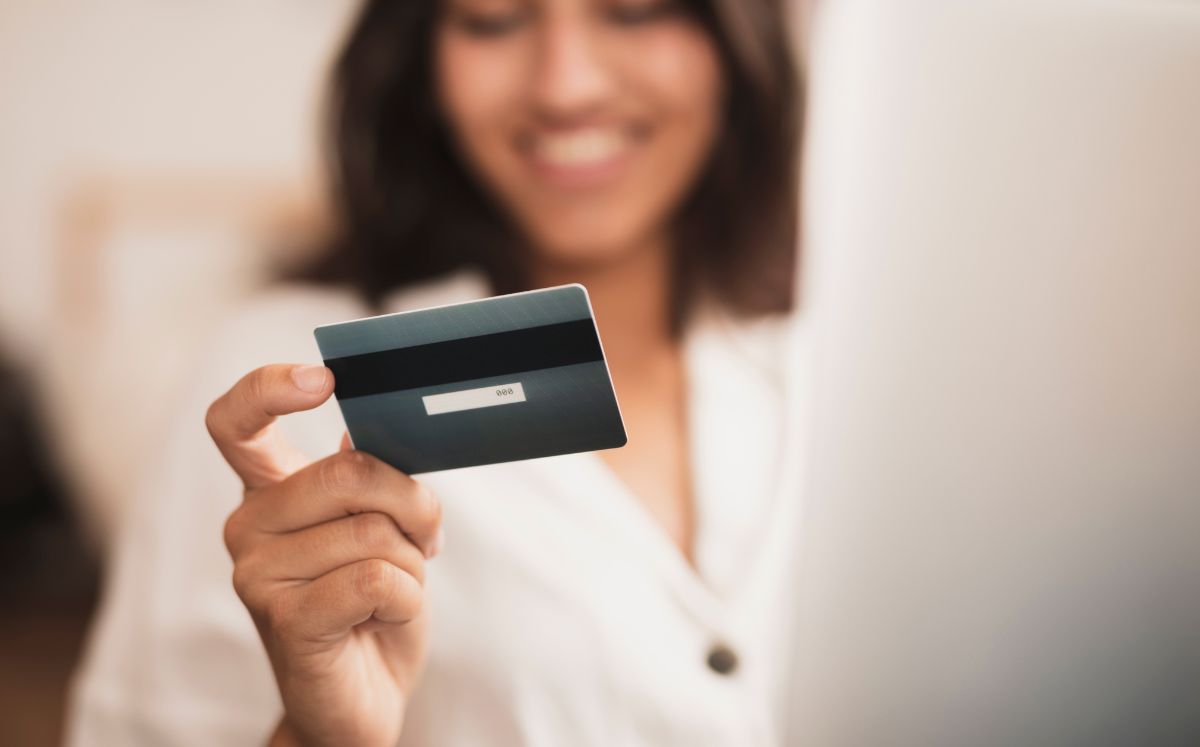 El SAT desmintió rumores sobre bloqueos masivos de cuentas bancarias por deudas fiscales en 2026 (Freepik)